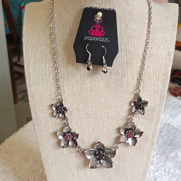 paparazzi Jewelry - Wallflower Wonderland Purple Necklace  with free earrings.